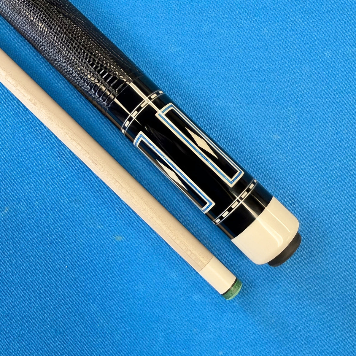 J. Pechauer Playing Cue - P16-R