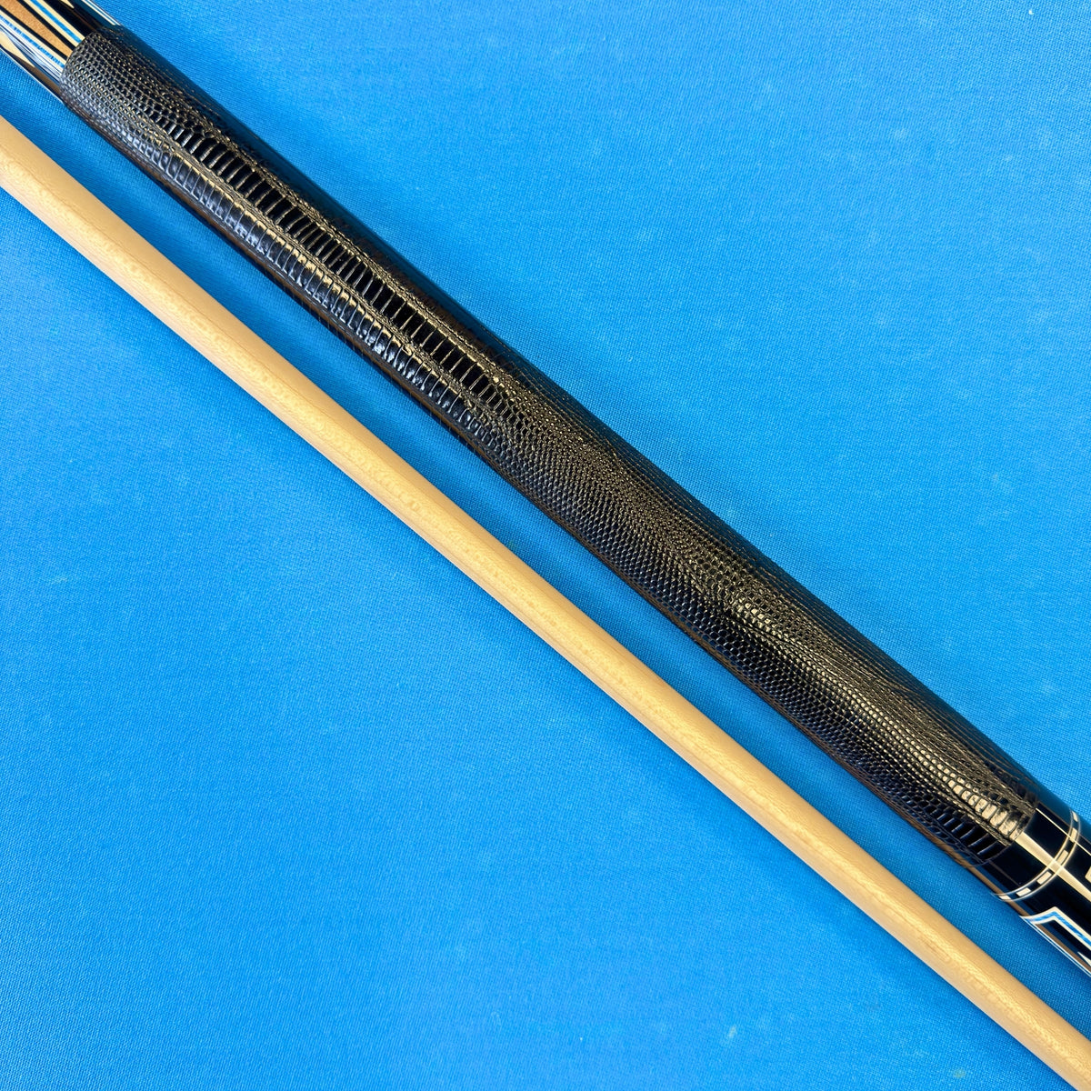 J. Pechauer Playing Cue - P16-R