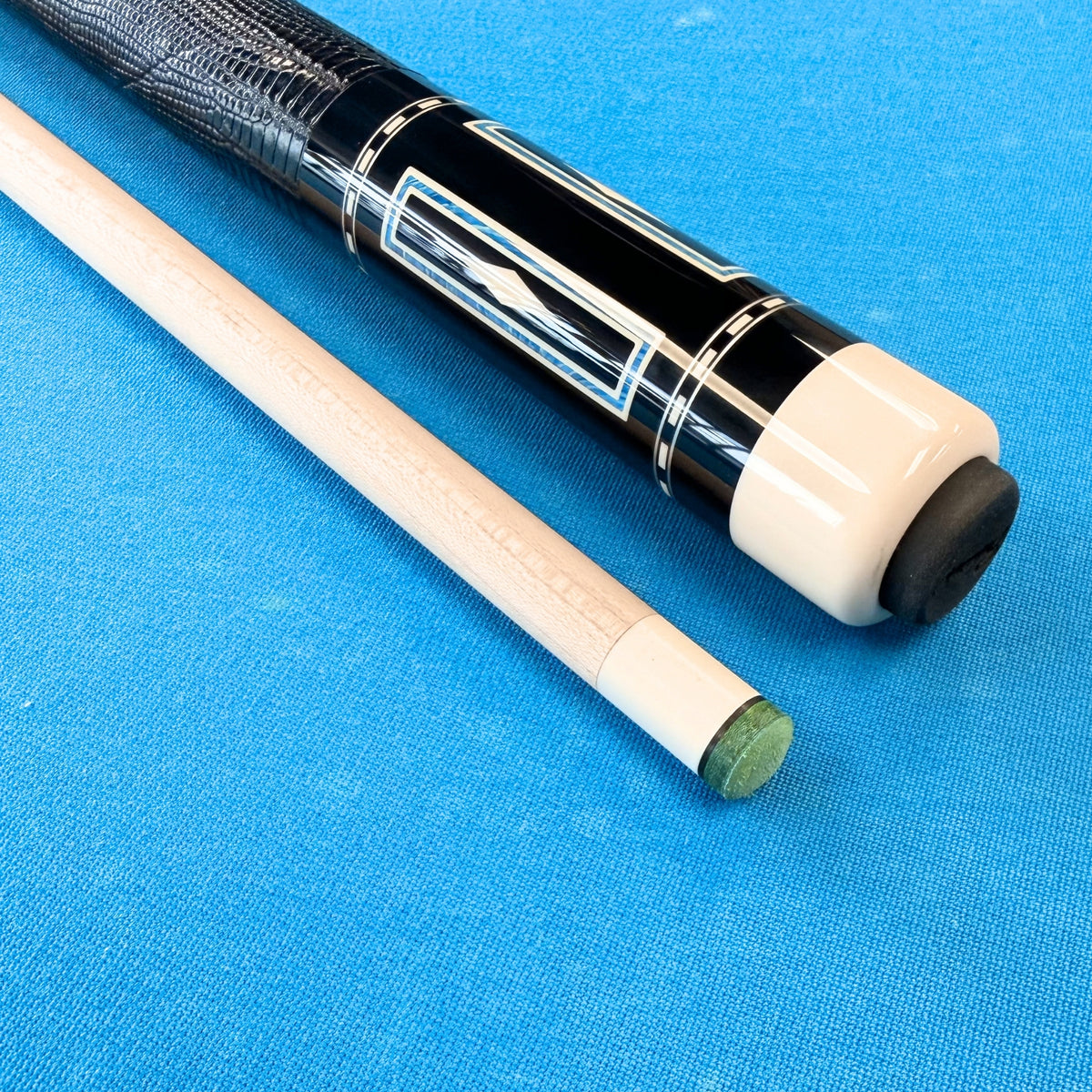 J. Pechauer Playing Cue - P16-R