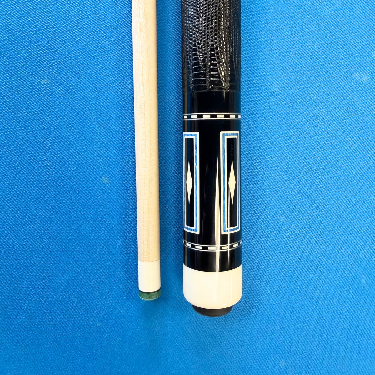 J. Pechauer Playing Cue - P16-R