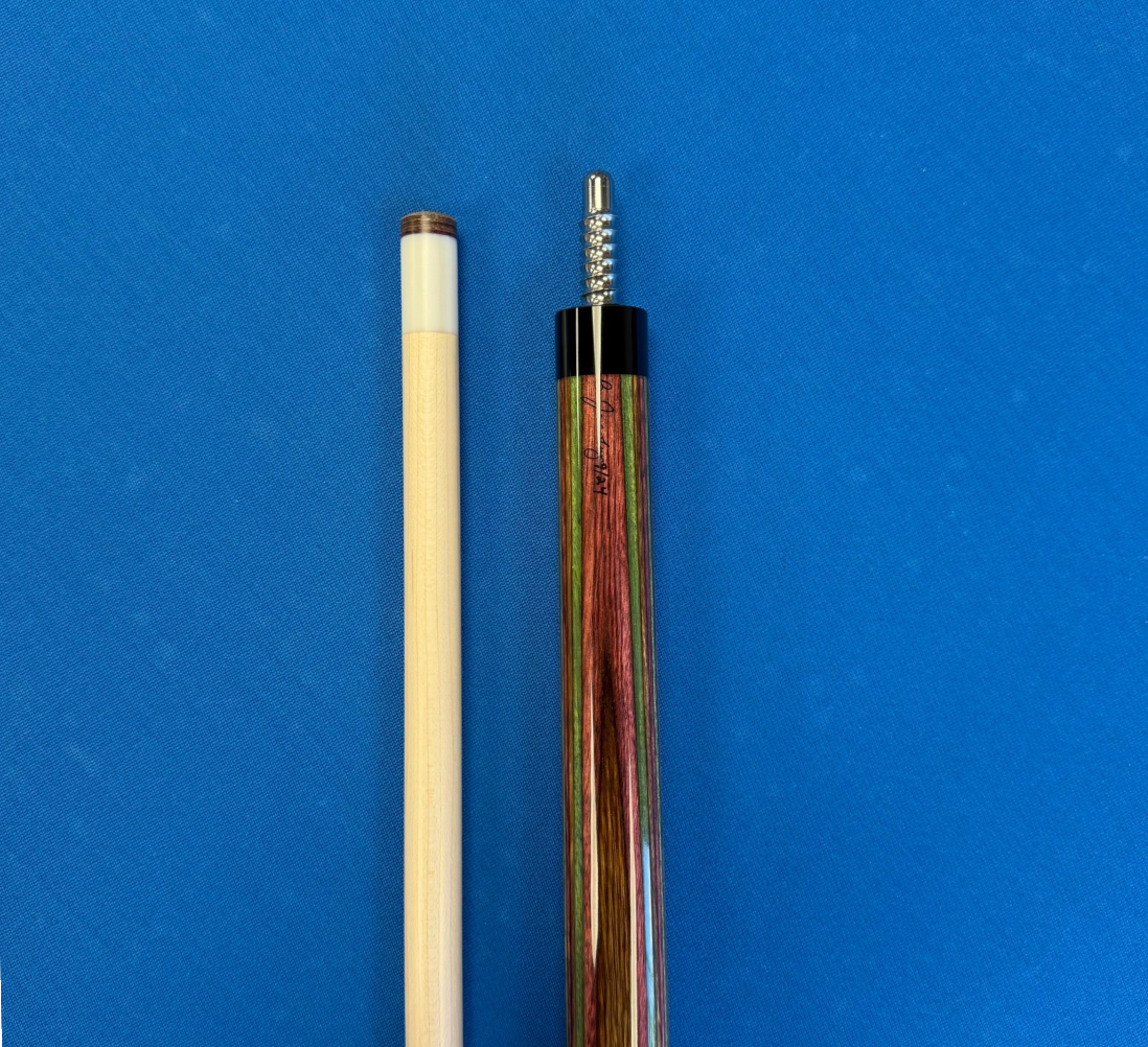 Jacoby Playing Cue - Flat Laminate/ Maroon and Green