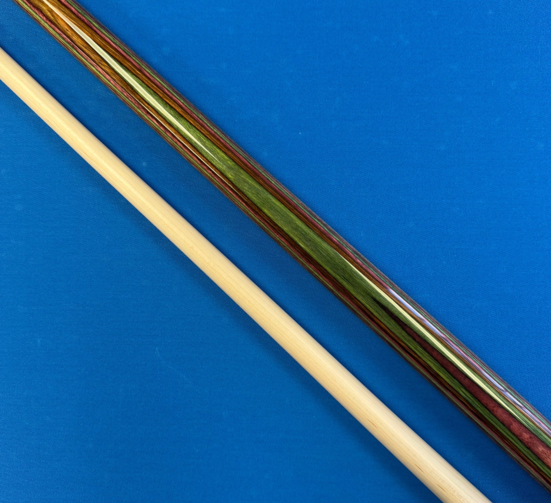 Jacoby Playing Cue - Flat Laminate/ Maroon and Green