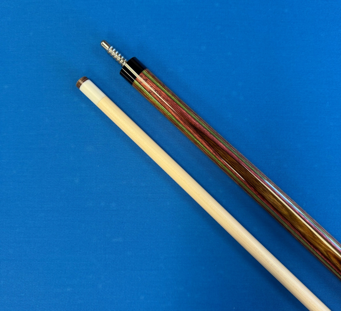 Jacoby Playing Cue - Flat Laminate/ Maroon and Green