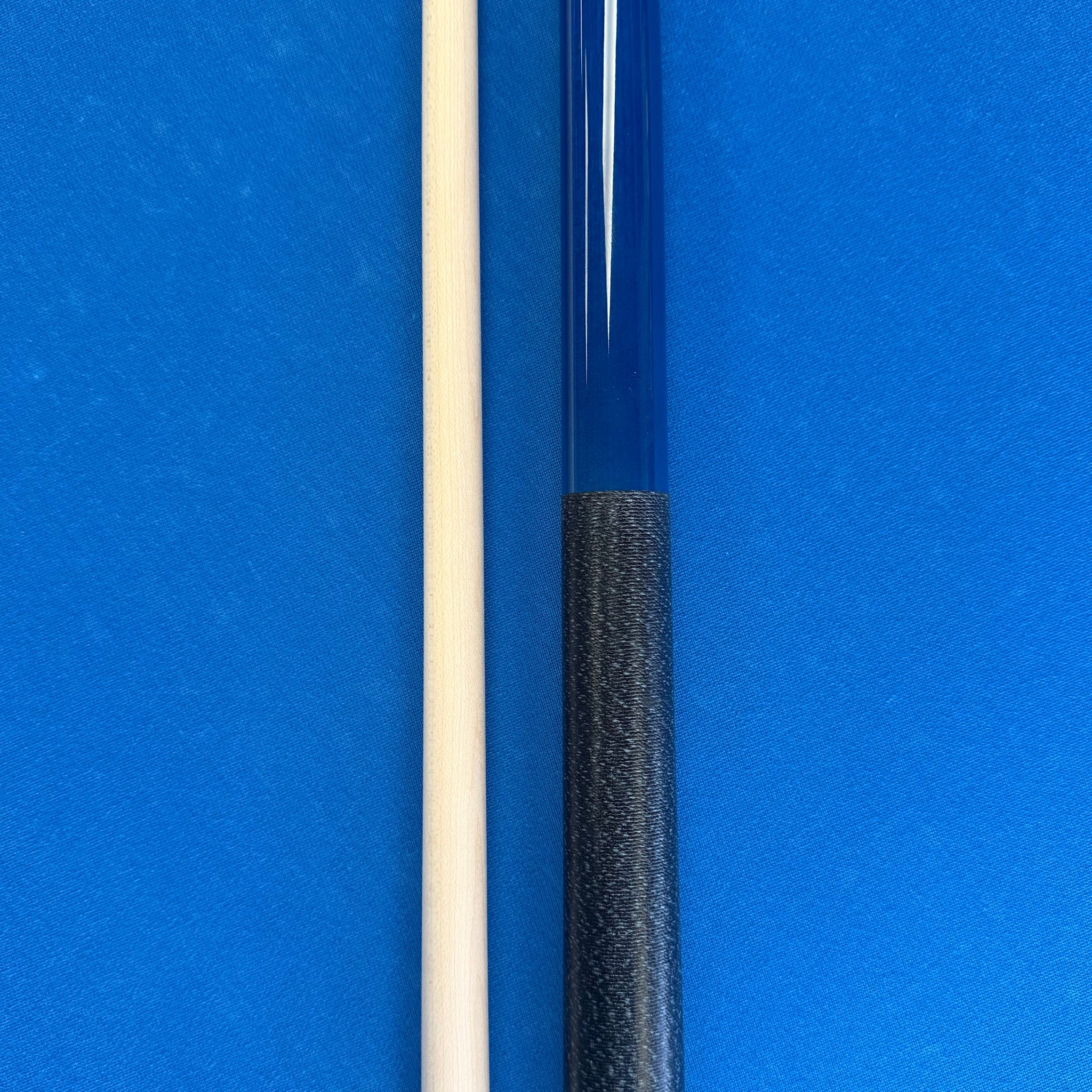 McDermott Lucky Playing Cue -  L07