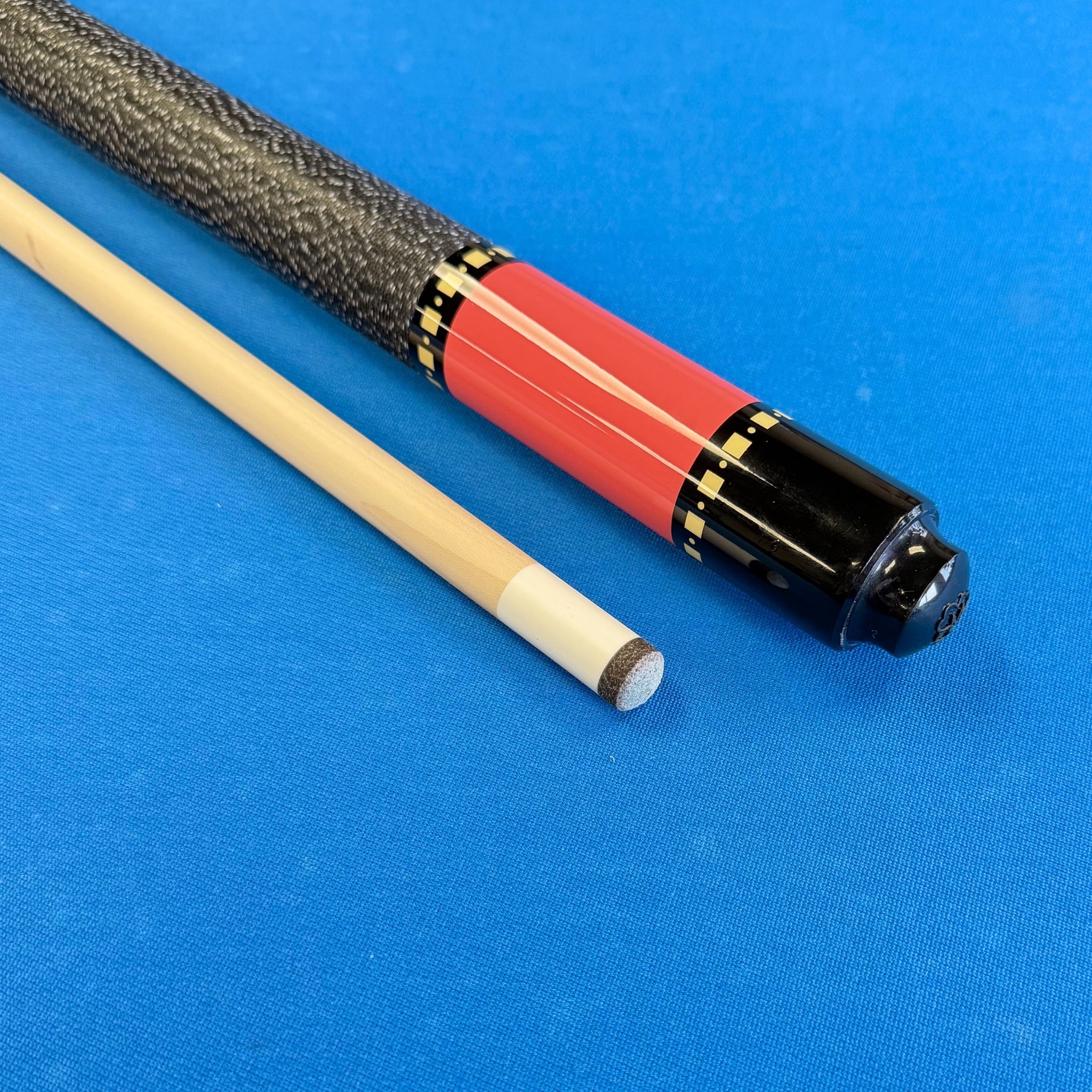 McDermott Lucky Playing Cue - L13