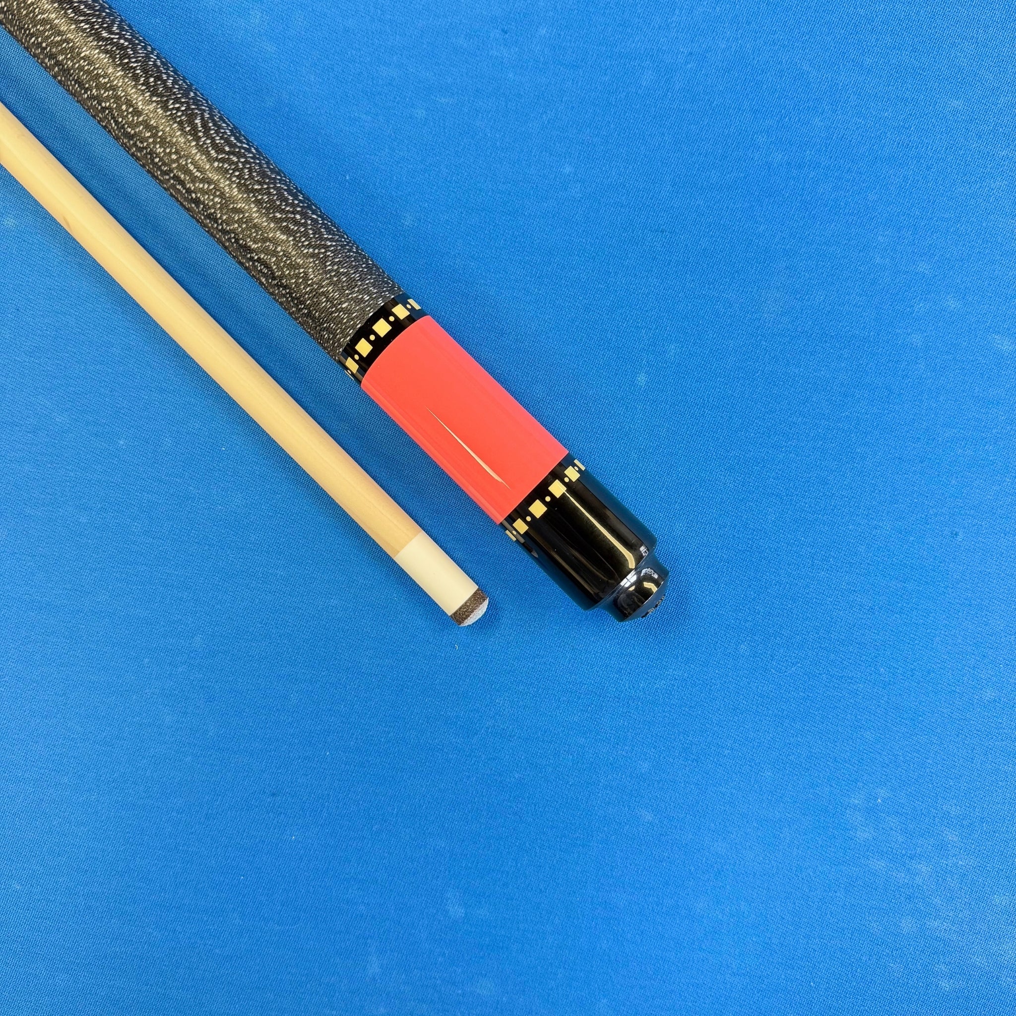 McDermott Lucky Playing Cue - L13