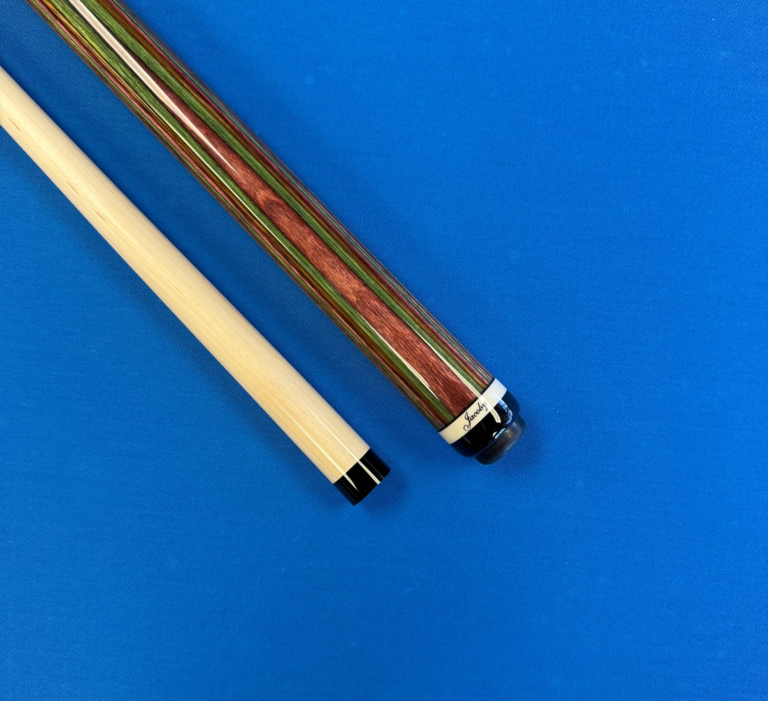 Jacoby Playing Cue - Flat Laminate/ Maroon and Green