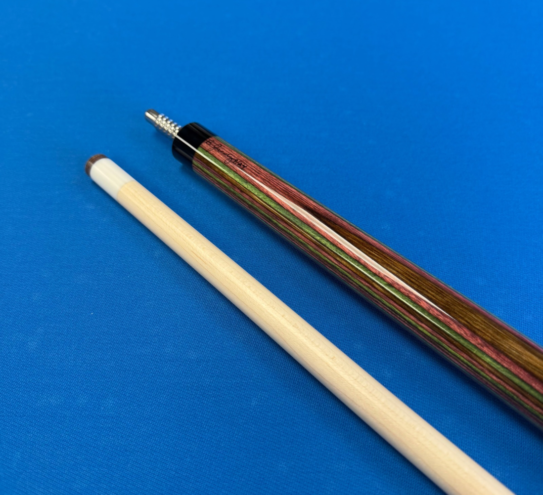 Jacoby Playing Cue - Flat Laminate/ Maroon and Green